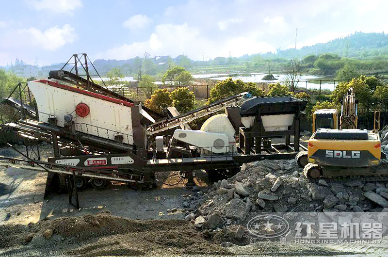 移動錘破機作業(yè)現(xiàn)場 移動錘破機作業(yè)現(xiàn)場
